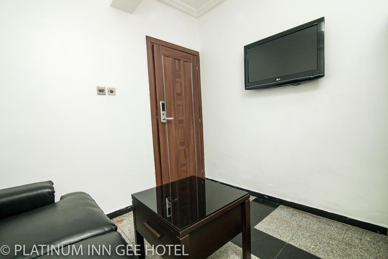 Platinum Inn Gee Hotel Suru Lere Exterior photo